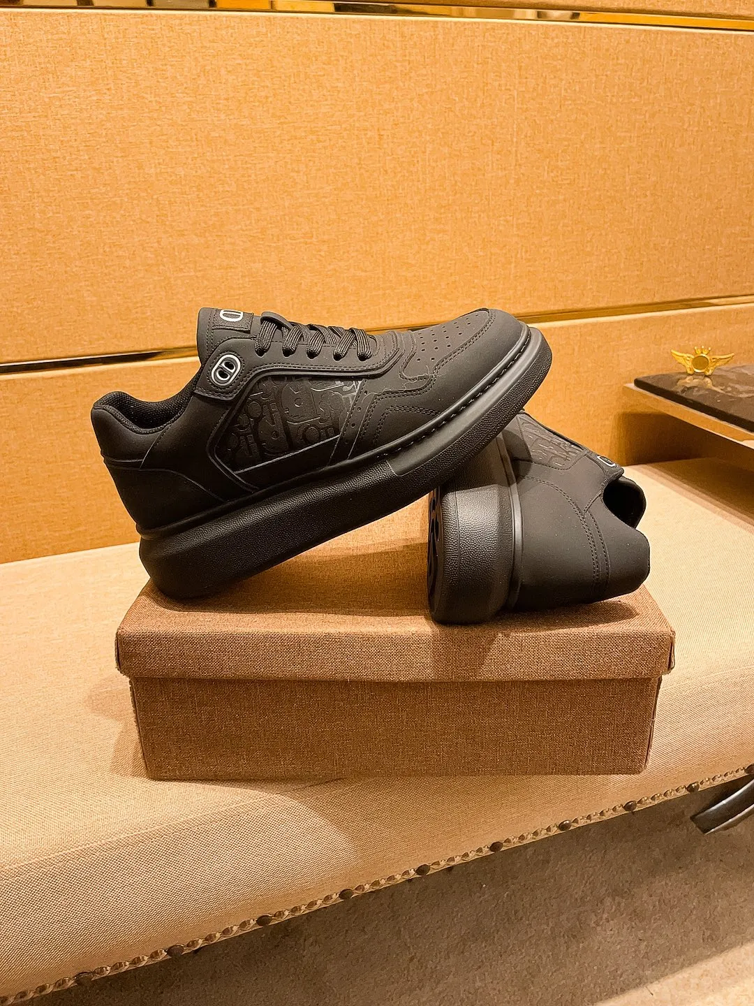 Men's shoes💰 440💰[Dior]🔥 High-end men's shoes brand official website 1:1 latest masterpiece: the upper is made of Italian imported first-layer cowhide with a comfortable and breathable lining➕original non-slip and wear-resistant outsole🔥, making walking more convenient and comfortable! An exclusive new model, a stunning work, a beautiful 1:1 replica [color] compared to the official quality! Create a fashionable personality to set off your uniqueness! A must-have for trendy men! Classic 🔥 Size: 38-44 Color: 🔥 2⃣️ colors available 🔥.